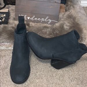 Brand New never worn Ugg Pixley Boots